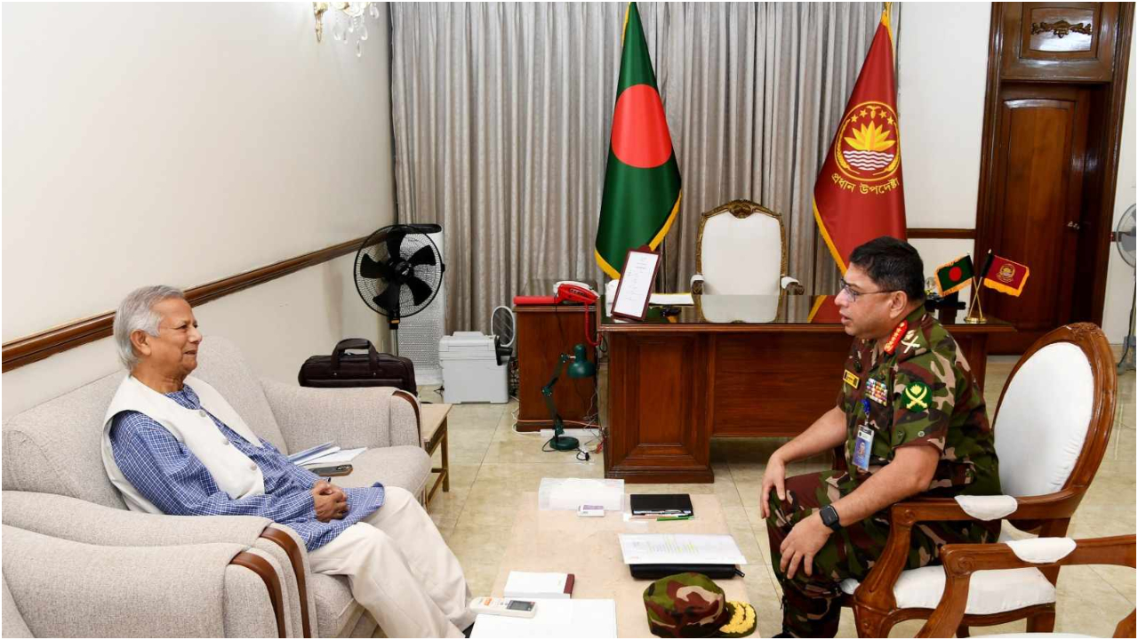 প্রধান উপদেষ্টা প্রফেসর ড. মুহাম্মদ ইউনূসের সঙ্গে সৌজন্য সাক্ষাৎ করেছেন সেনাবাহিনী প্রধান