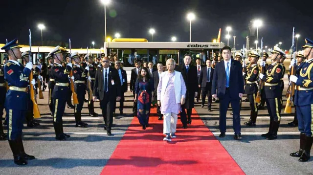 অন্তর্বর্তী সরকারের প্রধান উপদেষ্টা ড. মুহাম্মদ ইউনূস চীনের রাজধানী বেইজিংয়ে পৌঁছেছেন