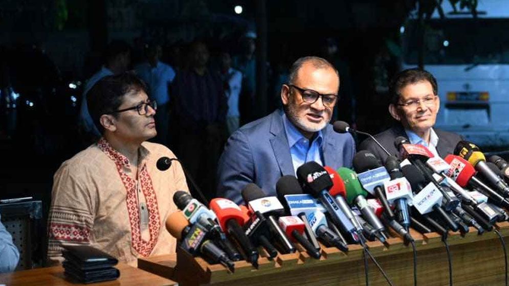 যুক্তরাষ্ট্রের আরোপ করা শুল্ক ইস্যুতে  প্রধান উপদেষ্টা নিজেই দেশটির প্রশাসনের সঙ্গে আলোচনা করবেন