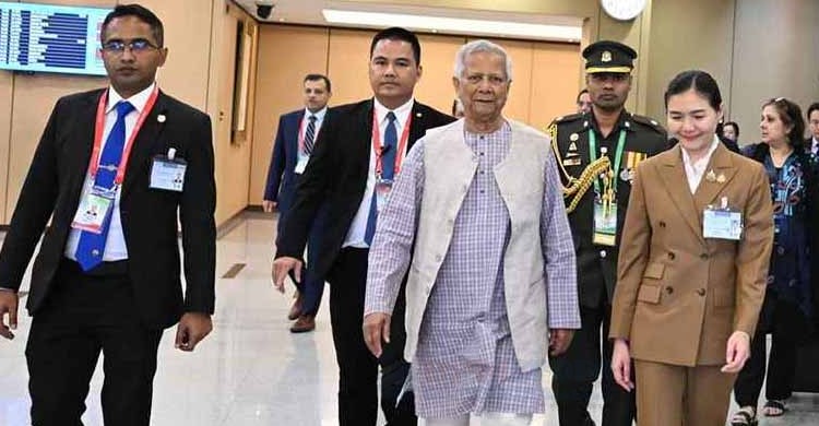 বিমসটেক শীর্ষ সম্মেলন শেষে থাইল্যান্ডের ব্যাংকক থেকে দেশে ফিরেছেন প্রধান উপদেষ্টা