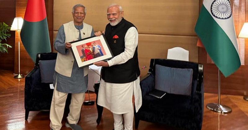 এক দশক আগের স্মৃতিময় এক ছবি মোদিকে উপহার দিলেন ড. ইউনূস