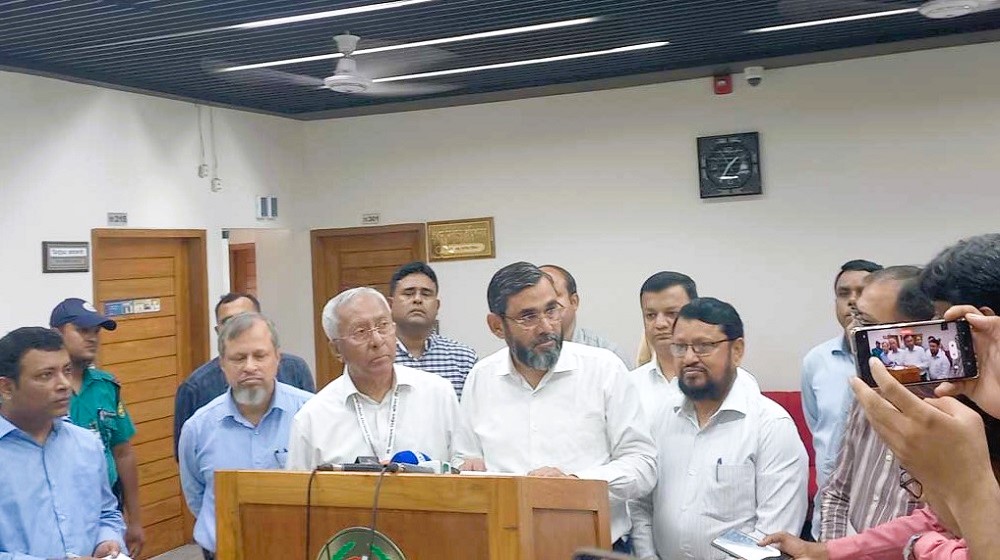জাতীয় ও স্থানীয় সরকারের নির্বাচনের মধ্যে কোনটি আগে-পরে হবে তা সরকারের উপরই নির্ভর করছে : ইসি সানাউল্লাহ