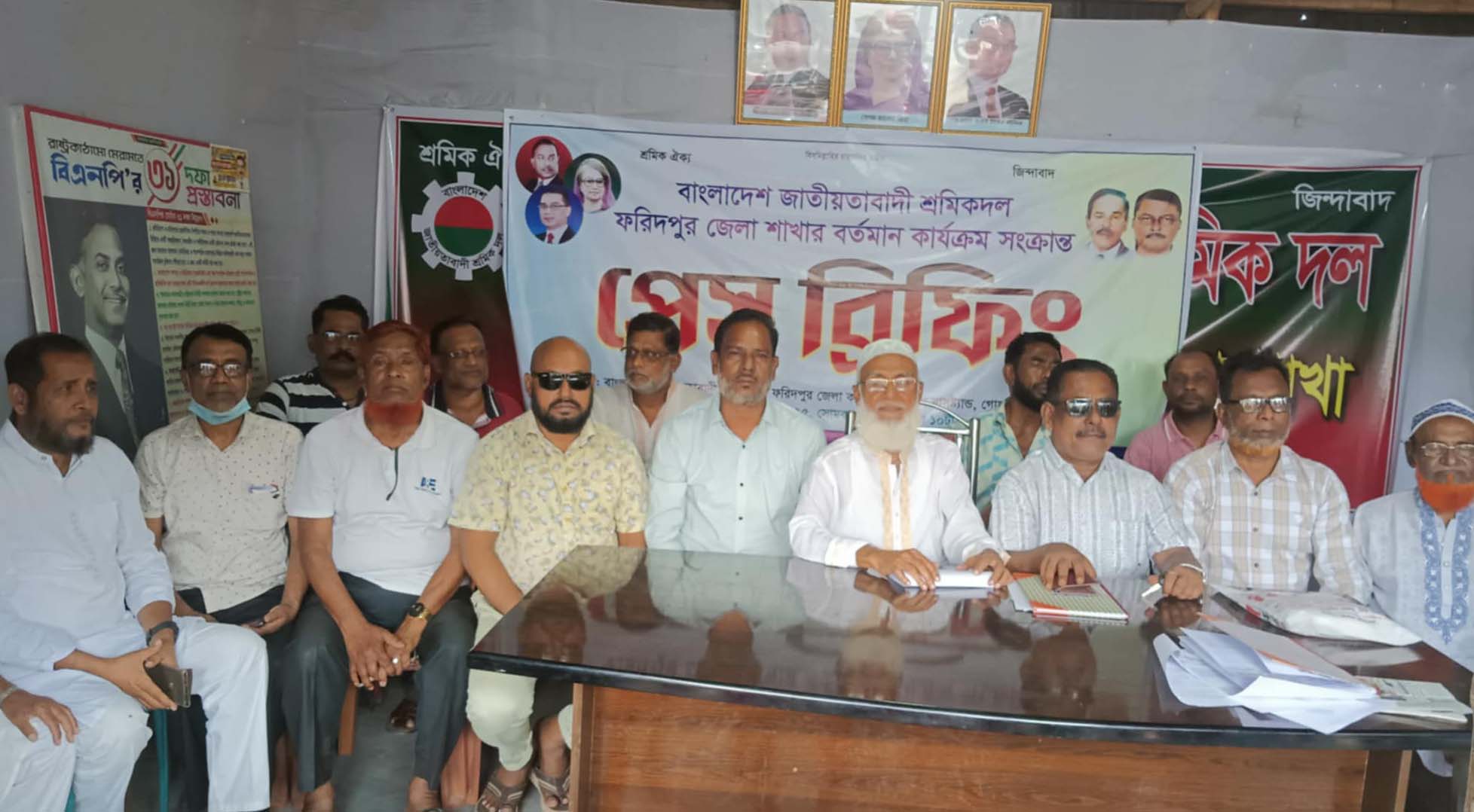 ফরিদপুর জেলা শ্রমিকদলের সভাপতি-সম্পাদকের পদ শূন্য ঘোষণা, নতুন দায়িত্ব প্রদান