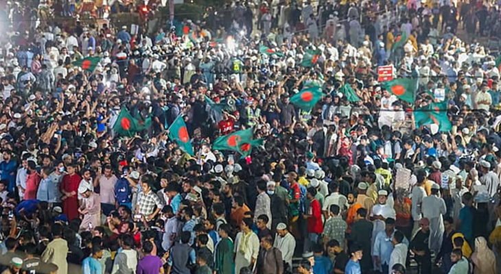 আওয়ামী লীগ নিষিদ্ধ, ঢাকাসহ সারা দেশে ছাত্র-জনতা বিজয় উল্লাস