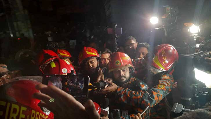বেইলি রোডে আগুন নিয়ন্ত্রণে, ১৮ জনকে জীবিত উদ্ধার