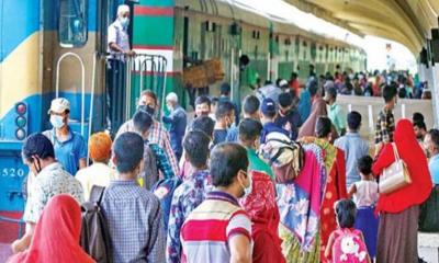 ঈদযাত্রা কমলাপুরে ঘরমুখো মানুষের উপচেপড়া ভিড়