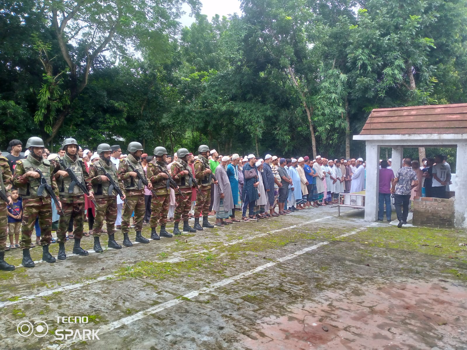 "মাইলস্টোন ট্র্যাজেডি" ফরিদপুরের গ্রামের বাড়িতে চিরনিদ্রায় শায়িত হলেন ছোট্র রাইসা মনি