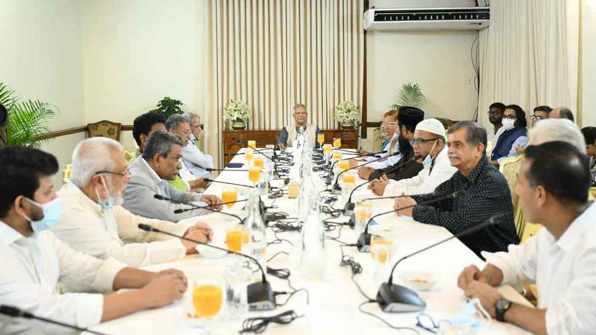 প্রধান উপদেষ্টার সঙ্গে চার দলের বৈঠক