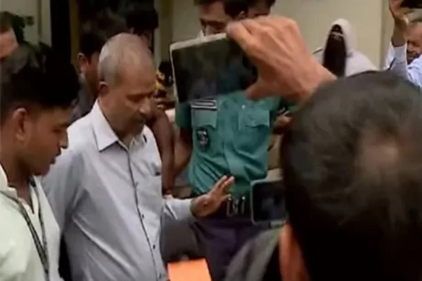 মাইলস্টোন স্কুল ও কলেজে বিমান বিধ্বস্ত ঘটনাস্থল পরিদর্শন করতে এসে শিক্ষার্থীদের তোপের মুখে আইন উপদেষ্টা ও শিক্ষা উপদেষ্টা