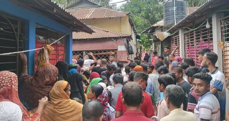 ময়মনসিংহের ভালুকায় একই পরিবারের তিনজনকে গলা কেটে হত্যা