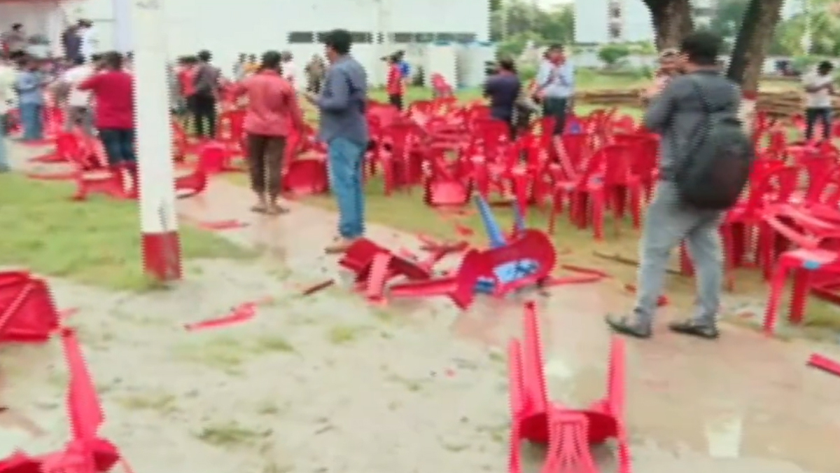 গোপালগঞ্জে এনসিপির সমাবেশে হামলা, ককটেল ও ইটপাটকেল নিক্ষেপ