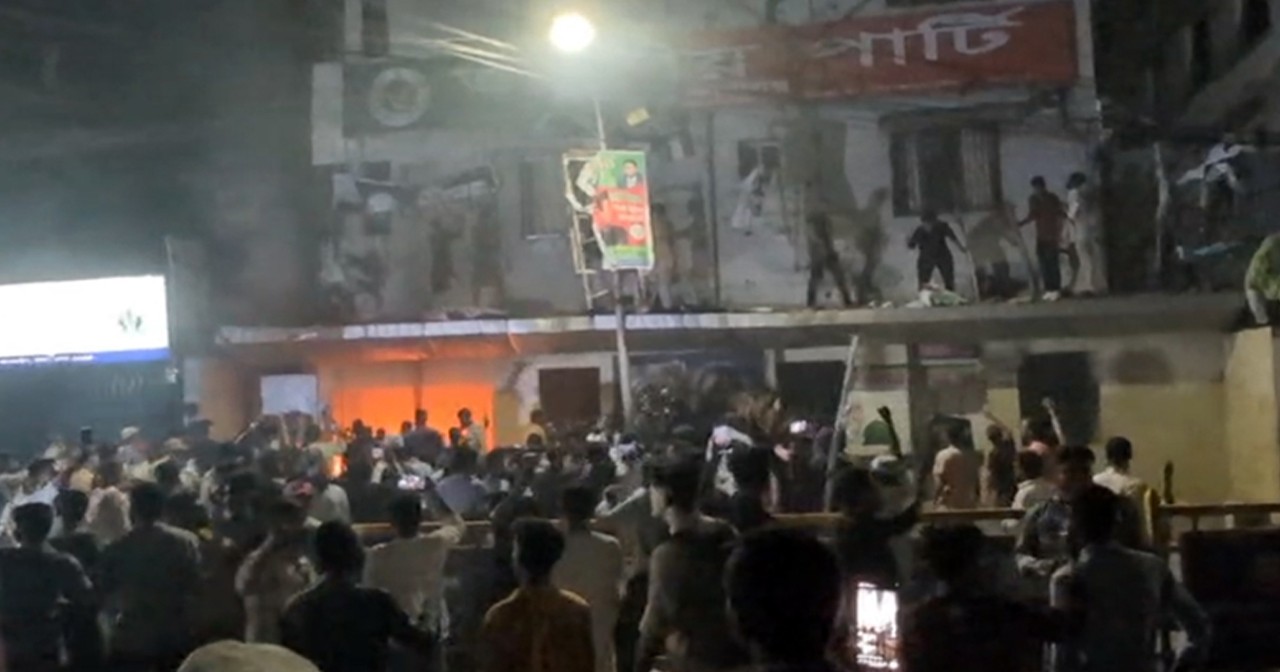 ফের জাতীয় পার্টির অফিস ভাঙচুর, আগুন