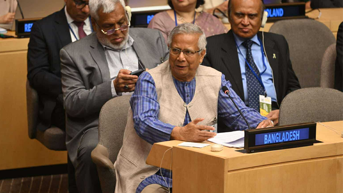 আগামী ফেব্রুয়ারিতে জাতীয় সংসদ নির্বাচন সম্পর্কে মার্কিন প্রেসিডেন্ট ডোনাল্ড ট্রাম্পকে অবহিত করছেন প্রধান উপদেষ্টা