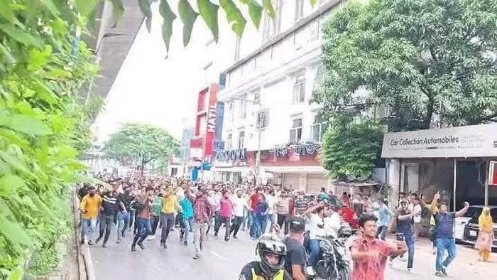 ঝটিকা মিছিলসহ বেআইনি সমাবেশের বিরুদ্ধে কঠোর ব্যবস্থার নির্দেশ