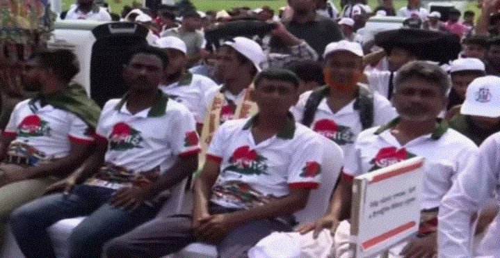 দেওয়াল টপকে জুলাই সনদ স্বাক্ষর অনুষ্ঠানে ‘জুলাই যোদ্ধারা’, বসেছেন অতিথিদের আসনে