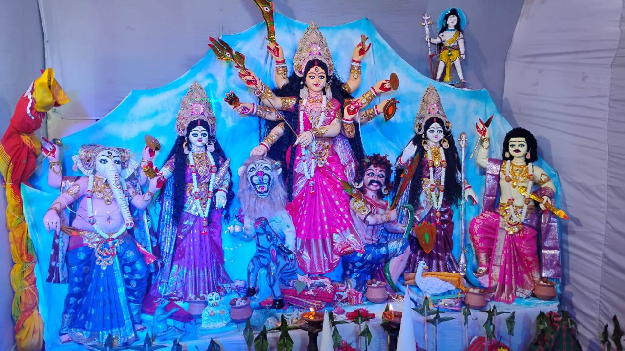 আজ মহানবমী, বাজছে দেবীর বিদায়ীঘণ্টা