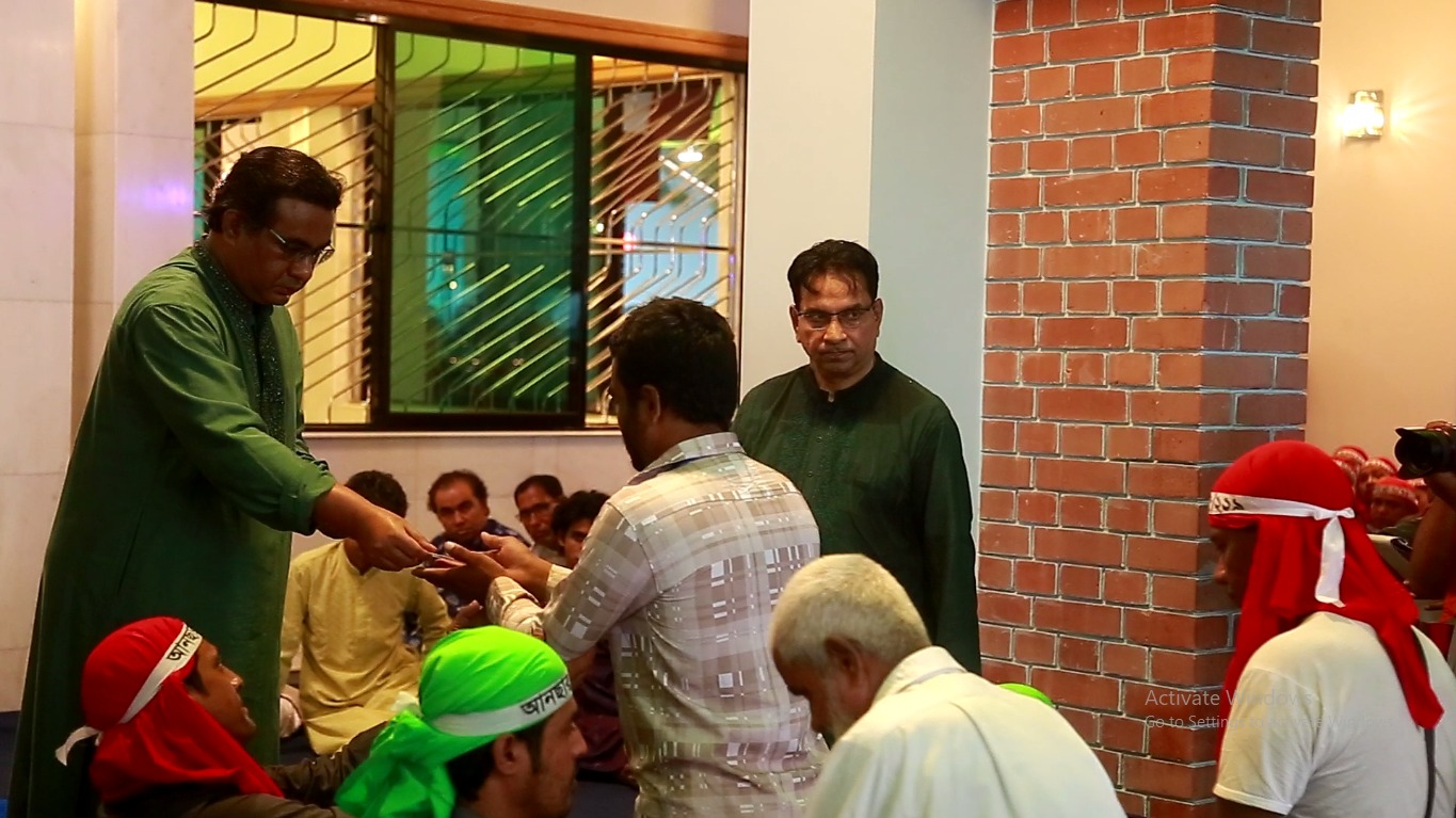 ফরিদপুরে স্বাবলম্বী করতে অস্বচ্ছল জাকেরদের মাঝে পুঁজি সহায়তা বিতরণ