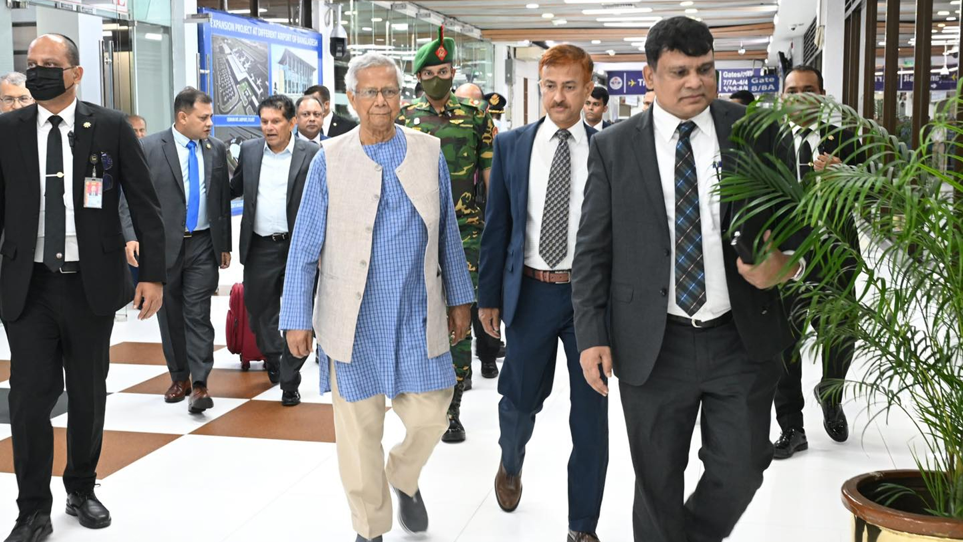 দেশের উদ্দেশে রওনা হয়েছেন প্রধান উপদেষ্টা অধ্যাপক ড. মুহাম্মদ ইউনূস