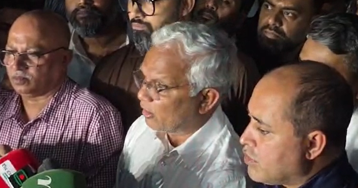 খালেদা জিয়ার এই শারীরিক অবস্থায় বিদেশে নেওয়া সম্ভব না, অবস্থা স্থিতিশীল: ডা. জাহিদ