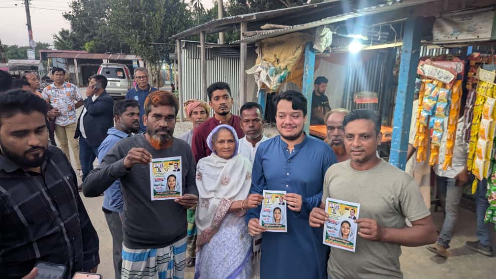 ফরিদপুরে মায়ের জন্য ভোট ও দোয়া চাইলেন আর্শিয়ান আহমেদ