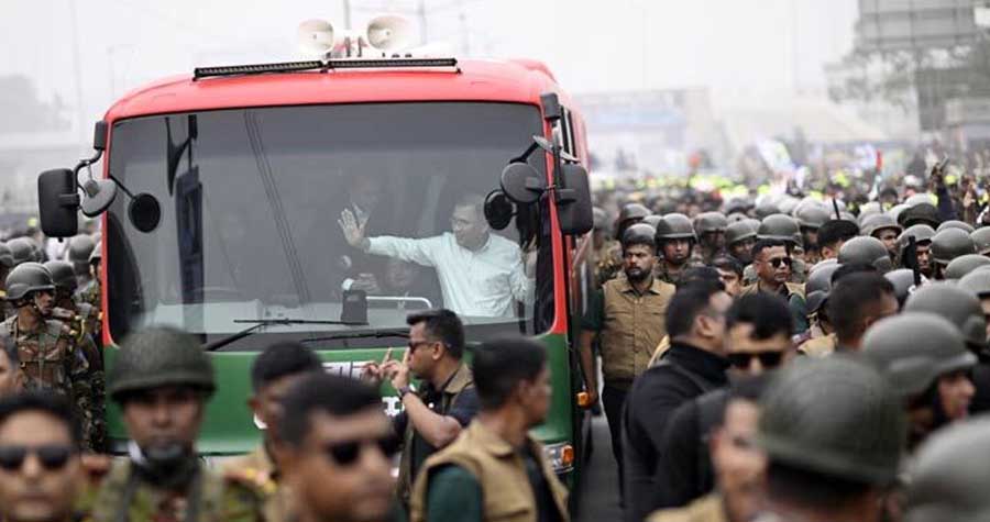 লাল সবুজ গাড়িতে করে বিমানবন্দর থেকে জুলাই ৩৬ এক্সপ্রেসওয়েতে পৌঁছেছেন তারেক রহমান