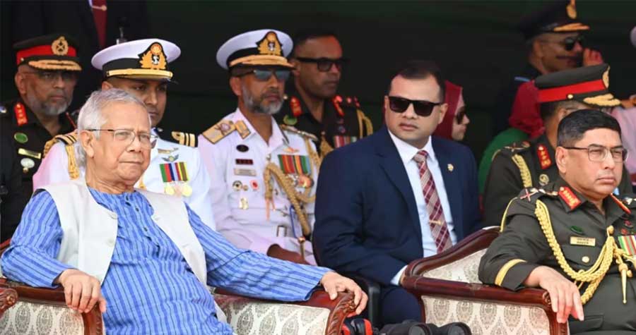 বিজয় দিবস উপলক্ষ্যে সশস্ত্র বাহিনীর আয়োজিত অনুষ্ঠানে অংশ নিয়েছেন প্রধান উপদেষ্টা