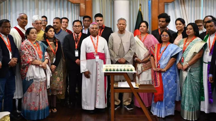 বড়দিন উপলক্ষে খ্রিস্টান সম্প্রদায়ের প্রতিনিধিদের সঙ্গে শুভেচ্ছা বিনিময় করেছেন প্রধান উপদেষ্টা