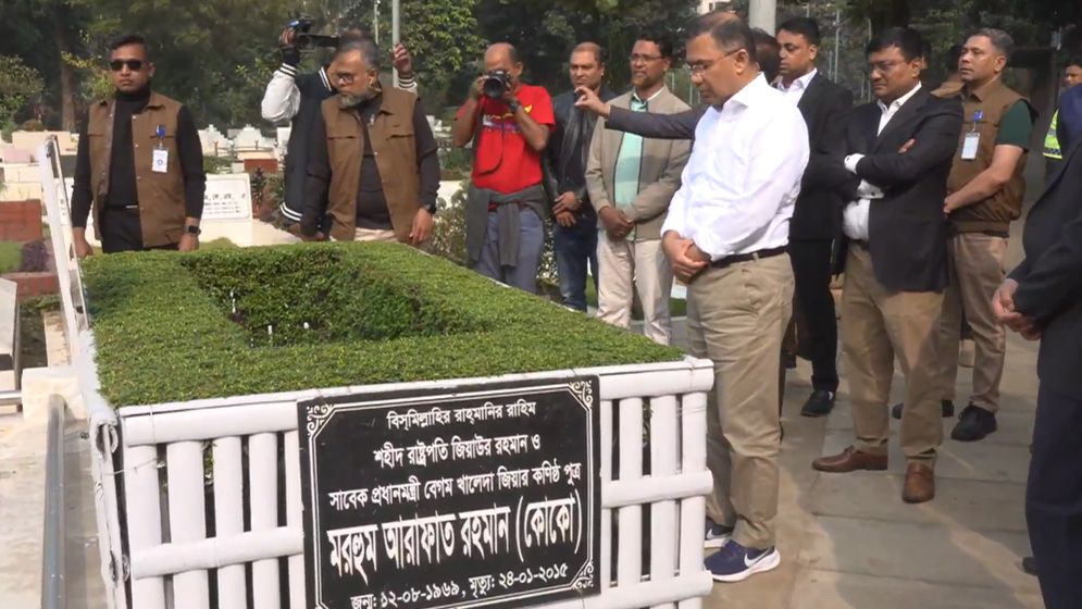 ছোট ভাই আরাফাত রহমান কোকোর কবর জিয়ারত করেছেন তারেক রহমান