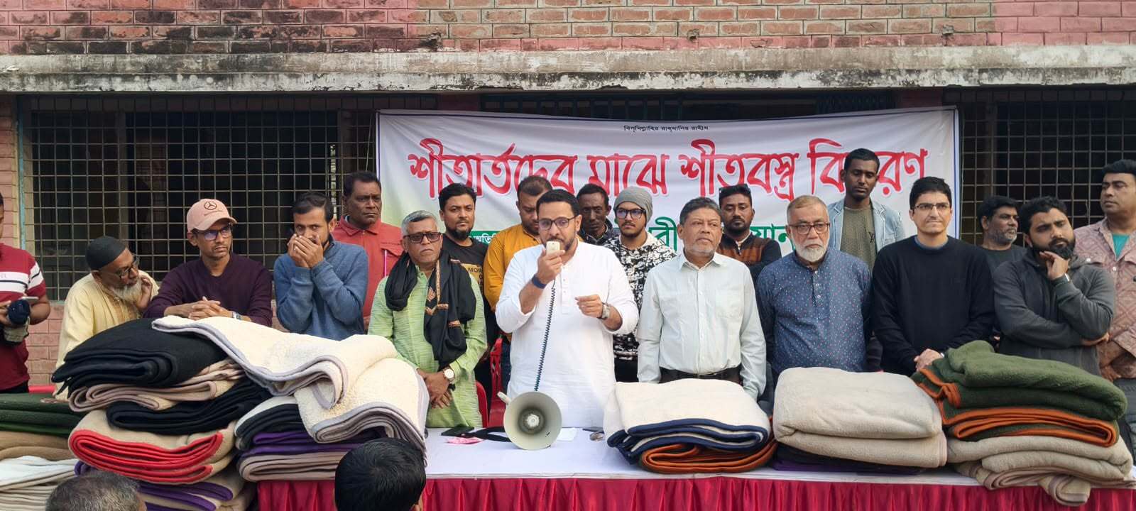 ফরিদপুরে শীতার্তদের মধ্যে কম্বল বিতরণ অনুষ্ঠিত