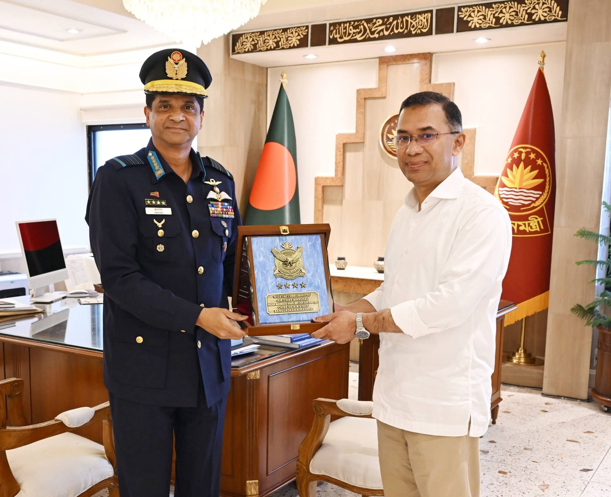 প্রধানমন্ত্রীর সঙ্গে বাংলাদেশ বিমান বাহিনী প্রধানের সাক্ষাৎ