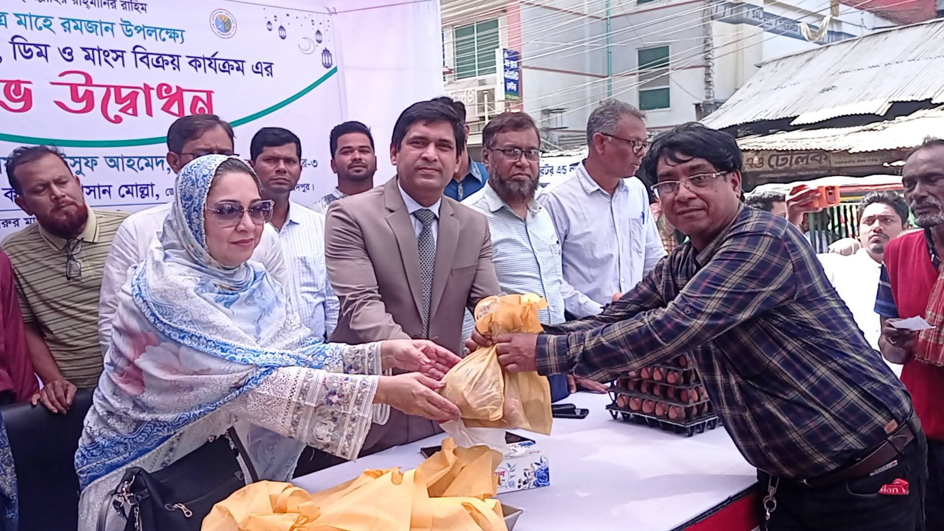 ফরিদপুরে পবিত্র মাহে রমজান উপলক্ষ্যে সুলভ মূল্যে দুধ,  ডিম ও গরুর গোস্ত বিক্রয় কার্যক্রমের উদ্বোধন