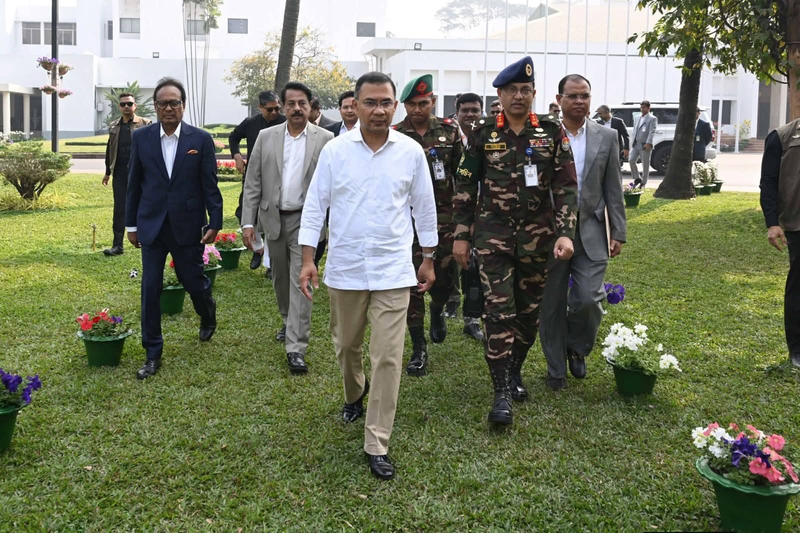 ‘চলেন যুদ্ধে যাই’—দরজা খুলেই বললেন প্রধানমন্ত্রী তারেক রহমান