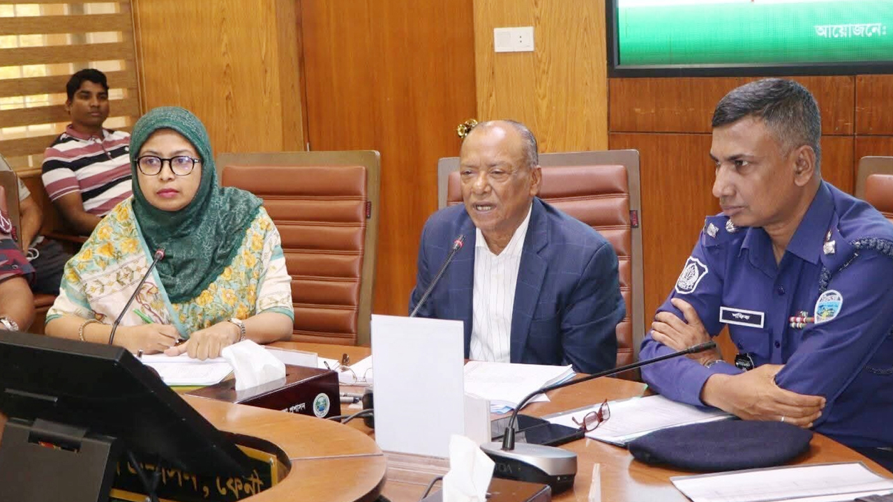 ‘সরকার ২-৩ মাসের মধ্যেই ‘অপারেশন ক্লিনহাটের’ মতো একটি অভিযান চালাবে।’