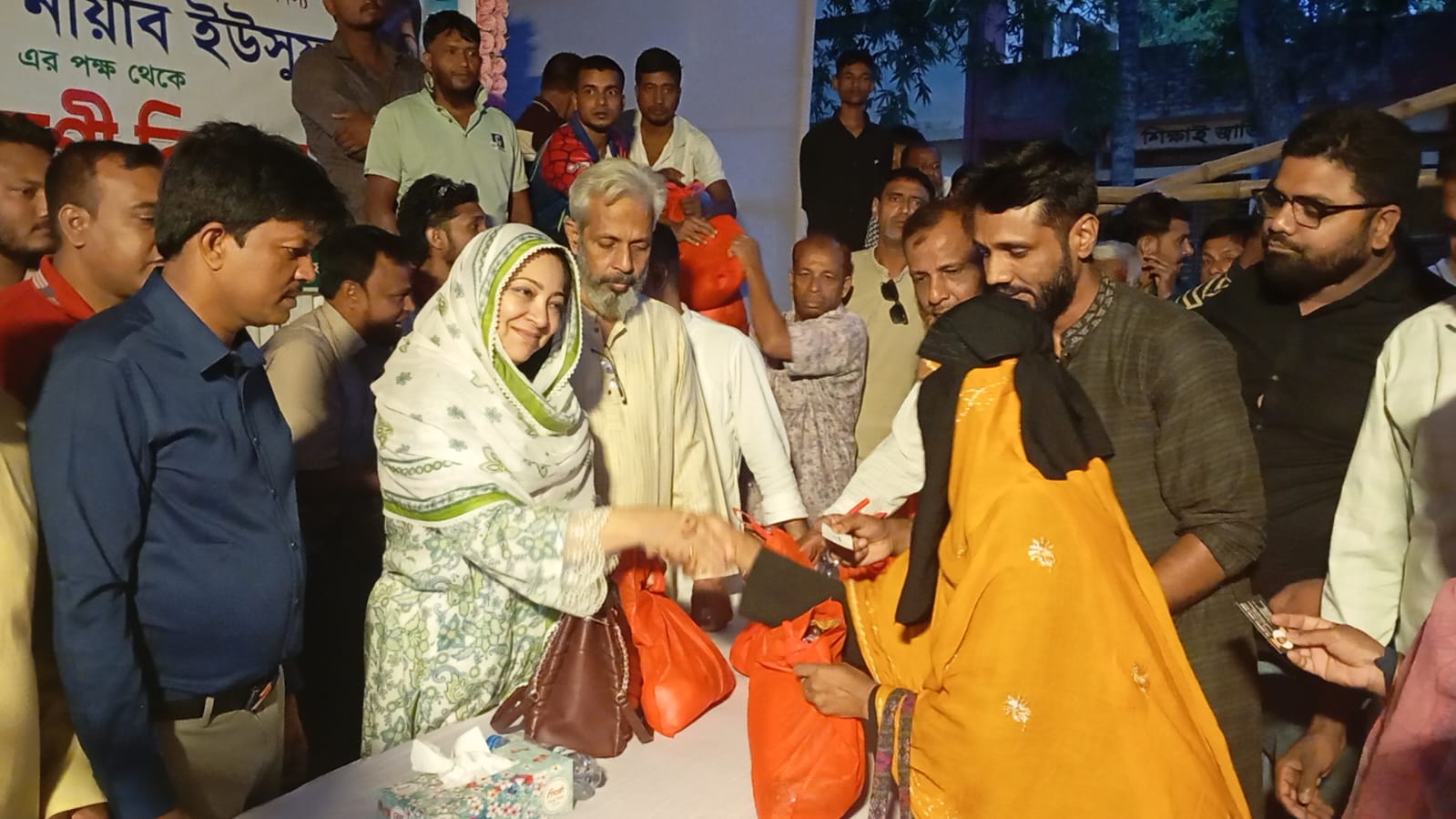 ফরিদপুরে চৌধুরী নায়াব ইউসুফ এমপির ঈদ খাদ্য  সামগ্রী বিতরন