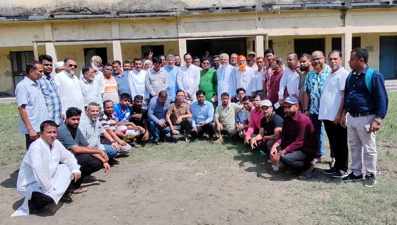 ফরিদপুরের ঐতিহ্যবাহী ময়েজউদ্দিন হাই স্কুলের শতবর্ষপূতি উদযাপন সফল করতে প্রাক্তন ছাত্রদের সভা