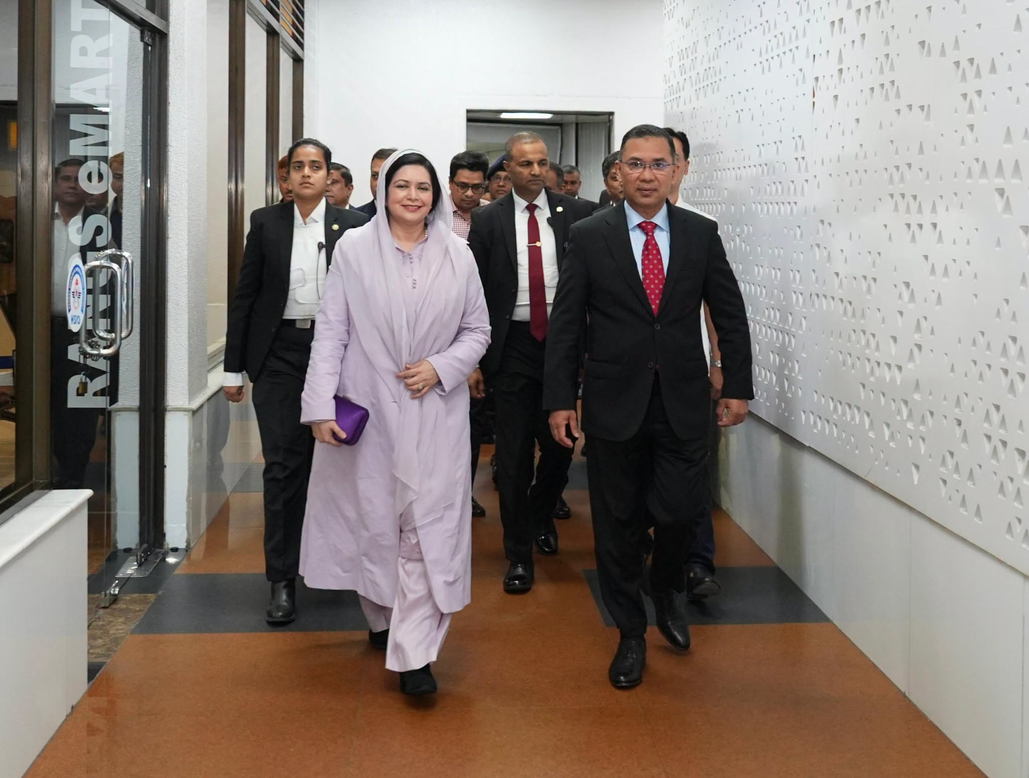 জাপান সফর শেষে ঢাকায় পৌঁছেছেন প্রধানমন্ত্রী